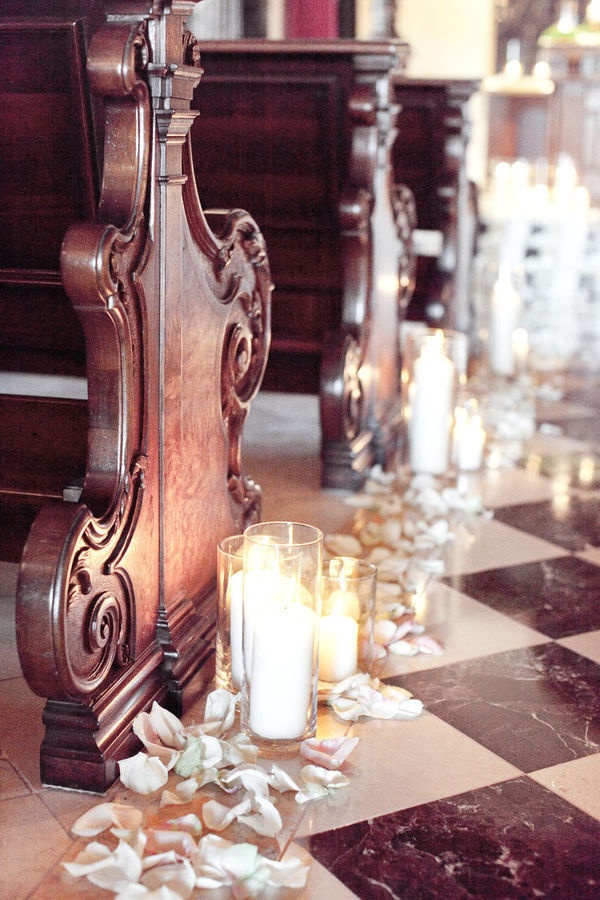 Dekoracja kościoła na ślub świecami