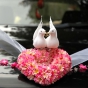 Z gołąbkami lub bez - dekoracja limuzyny ślubnej