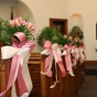 Kwiaty do kościoła na ślub - stroiki z astromerii