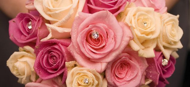 Bukiet ślubny - róże z kryształkami